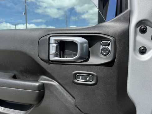 Used 2024 Jeep Wrangler Unlimited Rubicon 4xe image 23