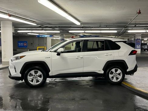 Used 2020 Toyota RAV4 XLE w/ Convenience Package AWD/4WD image 29