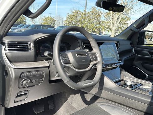 Used 2024 Jeep Wagoneer Series II w/ Flexible Seating Group image 10