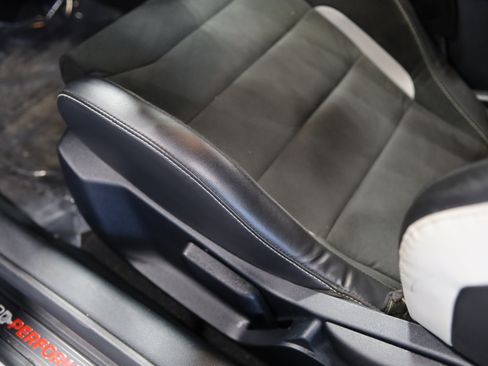 Used 2021 Ford Mustang Shelby GT500 w/ Carbon Fiber Track Pack RWD image 18