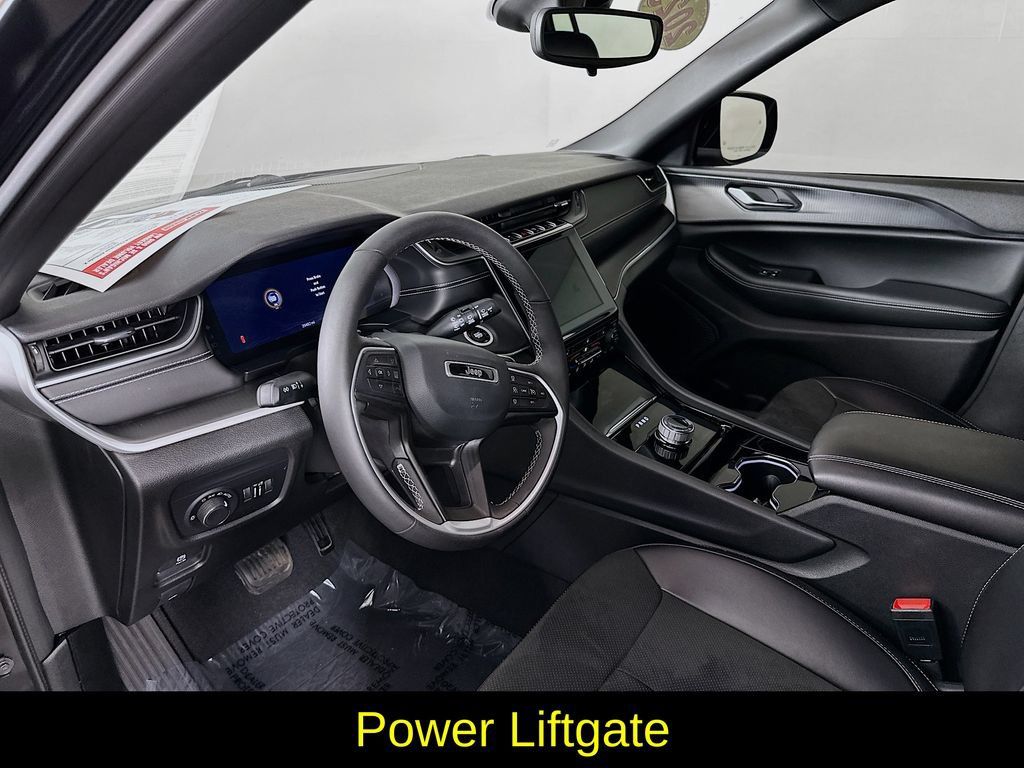 Used 2023 Jeep Grand Cherokee Altitude AWD/4WD image 14