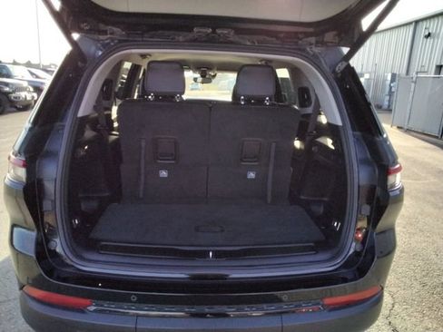 Used 2023 Jeep Grand Cherokee L Limited w/ Black Appearance Package image 12