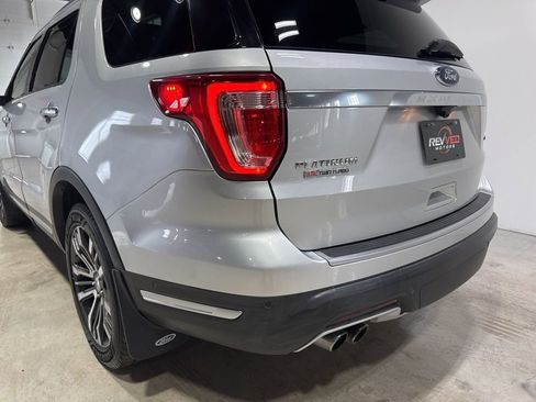 Used 2018 Ford Explorer Platinum image 11