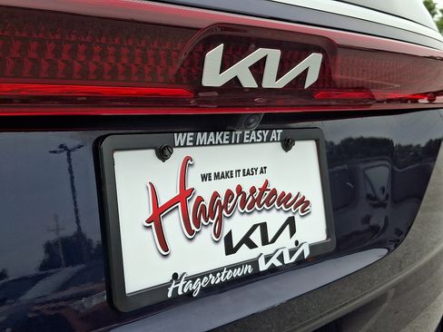 Used 2023 Kia Carnival LX FWD image 30