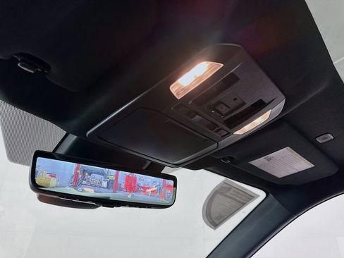 Used 2025 Toyota Highlander Platinum image 25