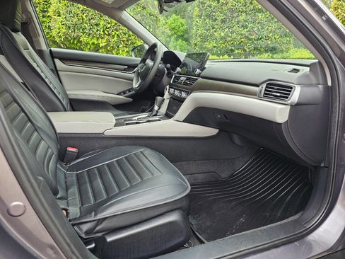 Used 2018 Honda Accord EX image 31