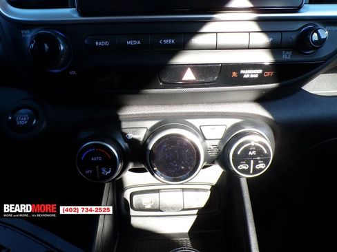 Used 2024 Hyundai Venue SEL image 30