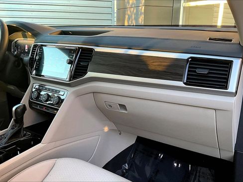 Used 2022 Volkswagen Atlas SE image 16