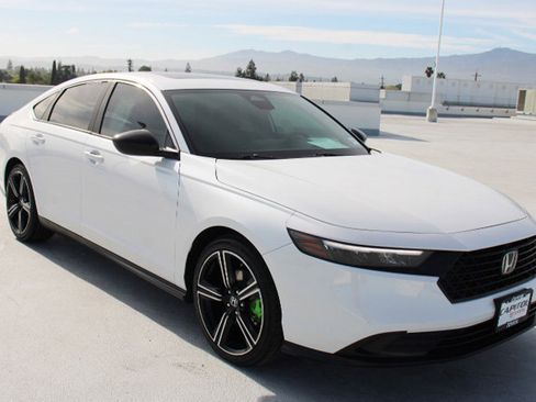Used 2025 Honda Accord Sport image 2