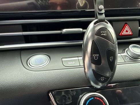 New 2026 Hyundai Elantra Limited image 32