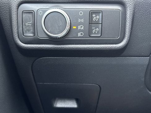 Used 2021 Ford Explorer XLT image 40