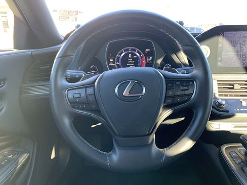 Certified 2021 Lexus LS 500 w/ Accessory Package (Z1) image 18