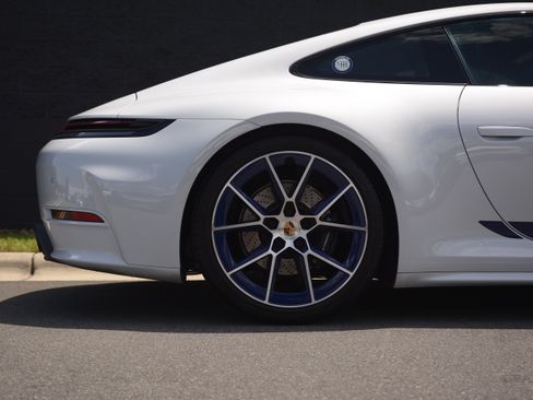 Certified 2026 Porsche 911 Carrera T RWD image 40