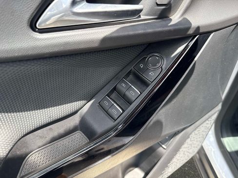 Used 2025 Chevrolet Equinox RS FWD image 18