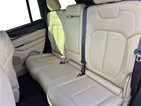 Used 2023 Jeep Grand Cherokee Limited w/ Luxury Tech Group II image 13