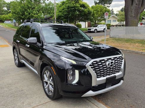 Used 2022 Hyundai Palisade Limited w/ Winter Package AWD/4WD image 3