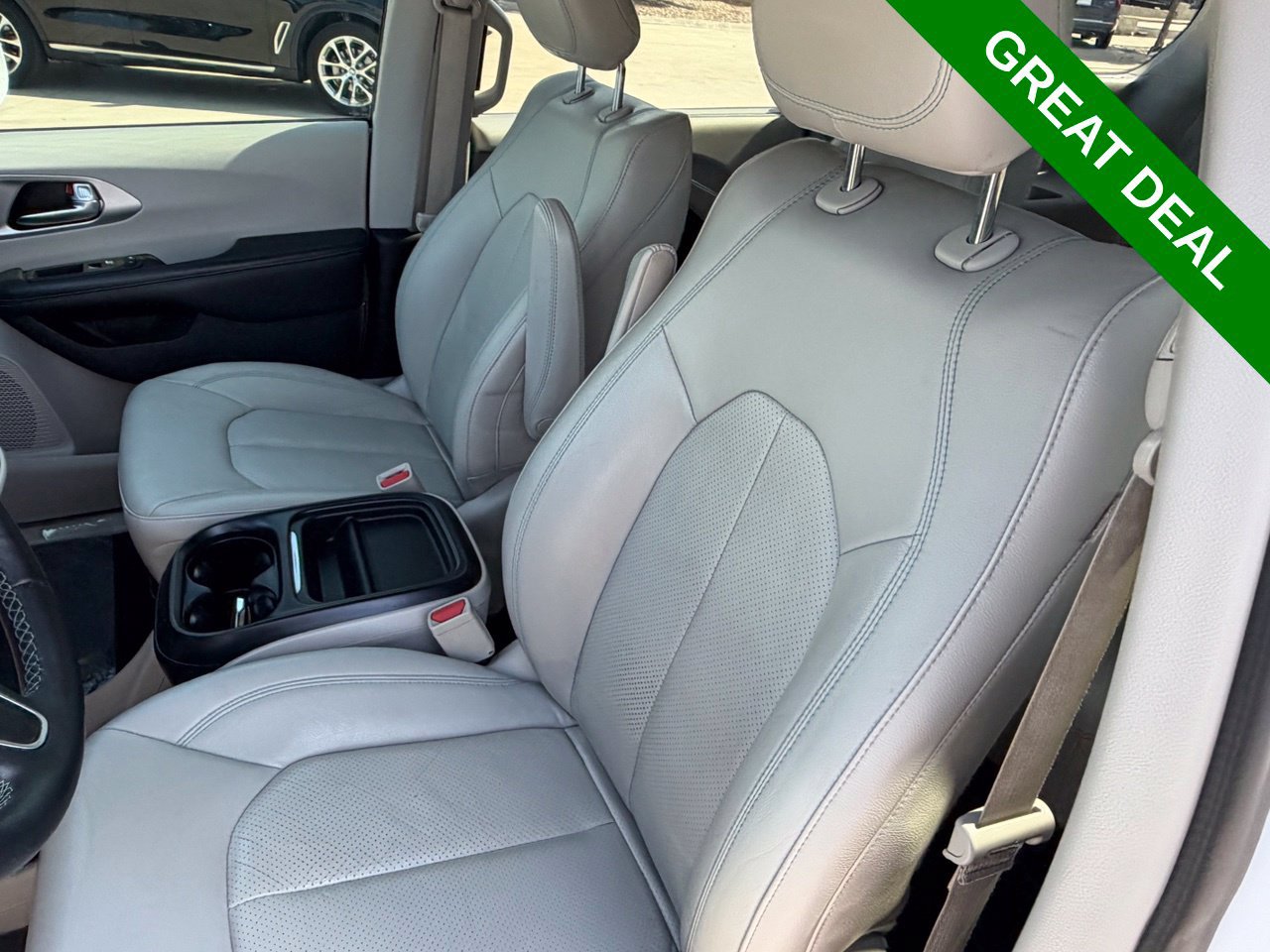 Used 2018 Chrysler Pacifica Touring-L FWD image 34