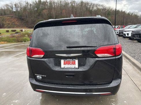 Used 2020 Chrysler Pacifica Touring-L Plus w/ Advanced Safetytec Group image 8