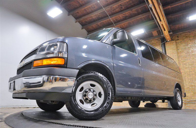 Used 2017 Chevrolet Express 3500 LT w/ LT Preferred Equipment Group RWD image 3
