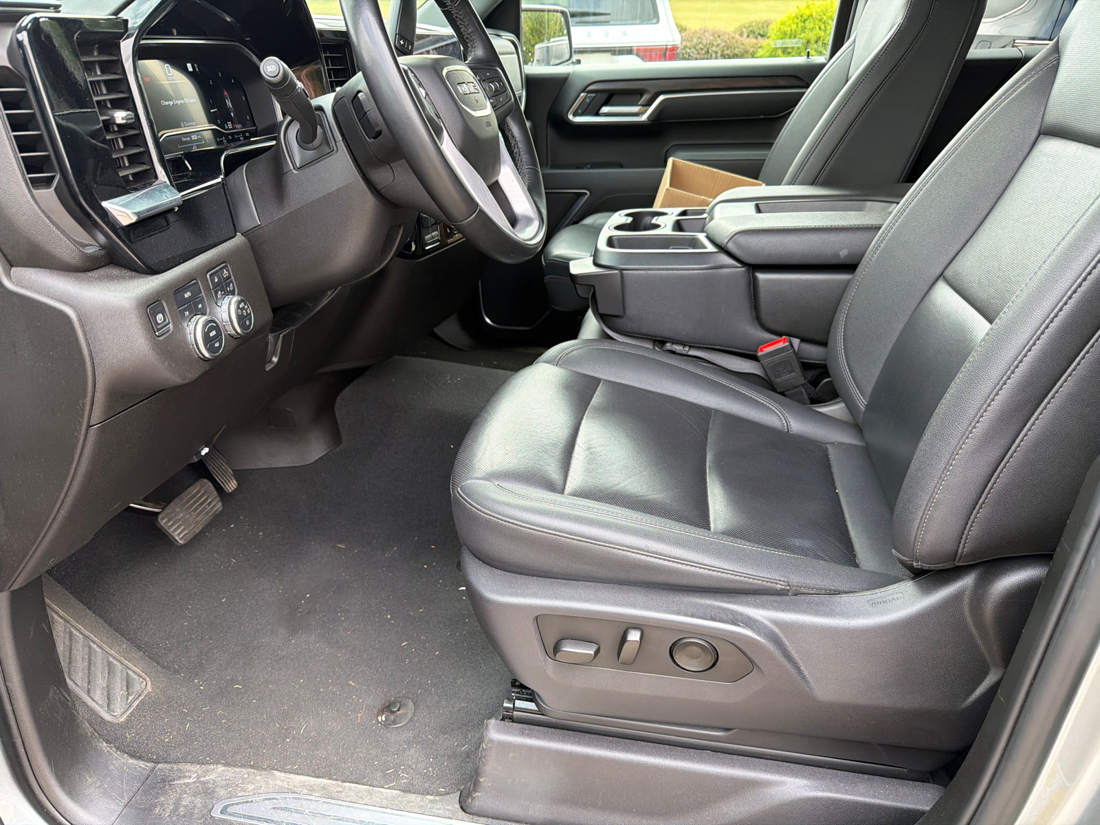 Used 2025 GMC Sierra 1500 SLT AWD/4WD image 12