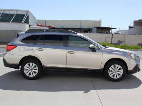 Used 2018 Subaru Outback 2.5i Premium AWD/4WD image 4