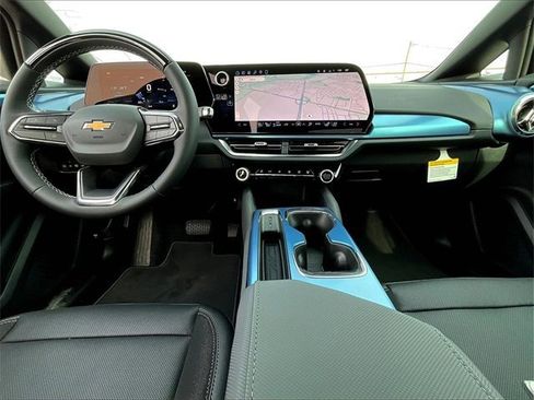 New 2026 Chevrolet Equinox EV LT image 10