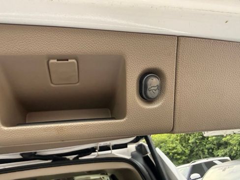 Used 2018 Chevrolet Tahoe LT RWD image 13