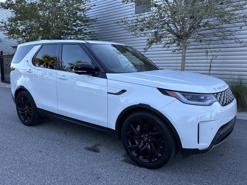 Certified 2025 Land Rover Discovery S image 4