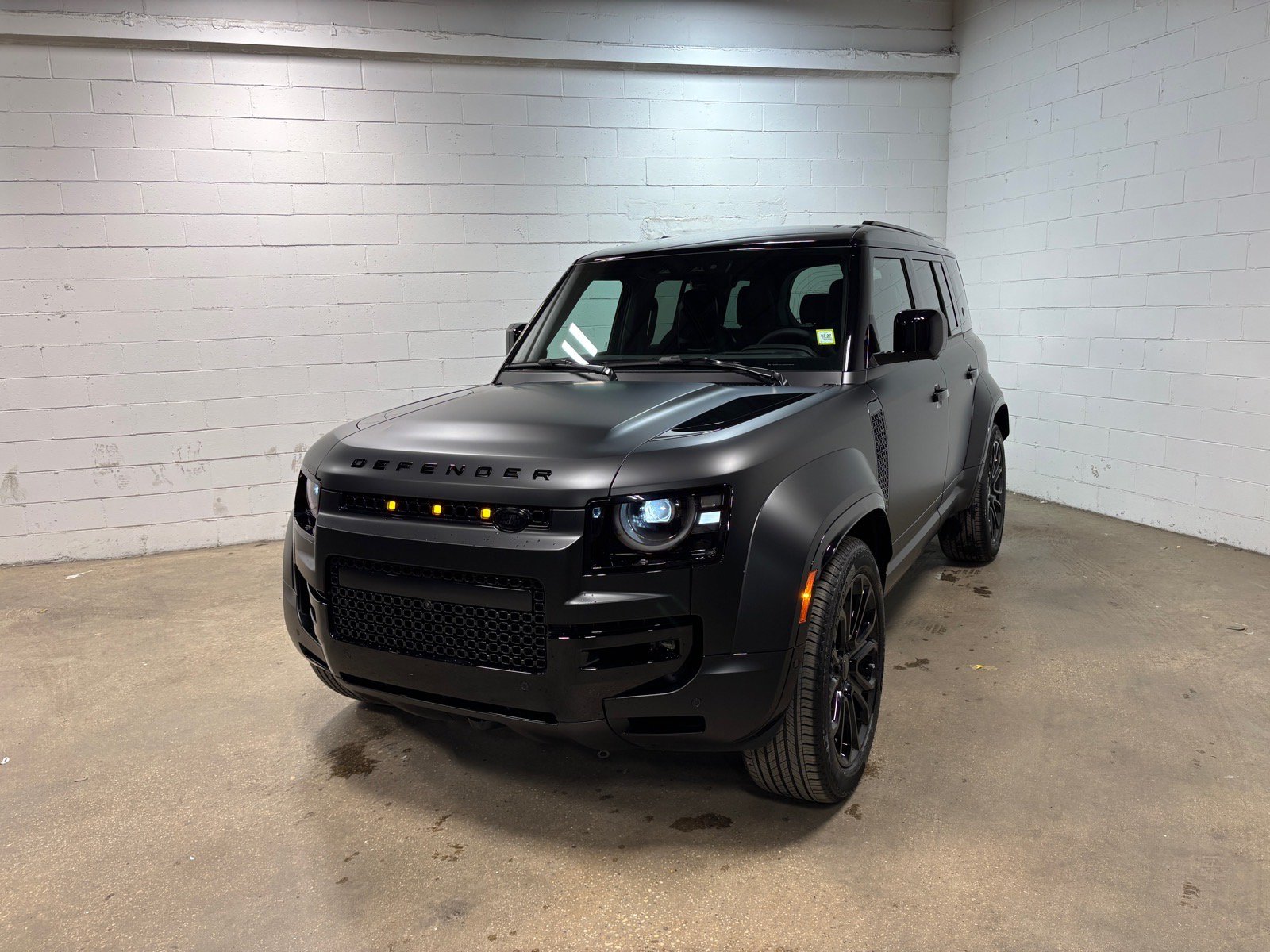 New 2026 Land Rover Defender 110 OCTA AWD/4WD image 2