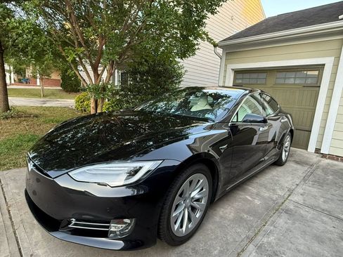 Used 2017 Tesla Model S 60D AWD/4WD image 3