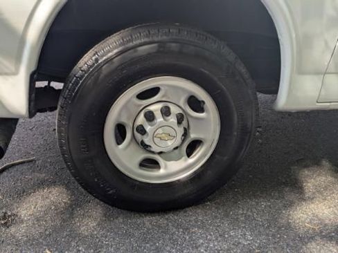 Used 2022 Chevrolet Express 2500 RWD 2500 Regular Wheelbase WT w/ Driver Convenience Package image 12