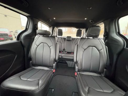 New 2026 Chrysler Pacifica Select image 20