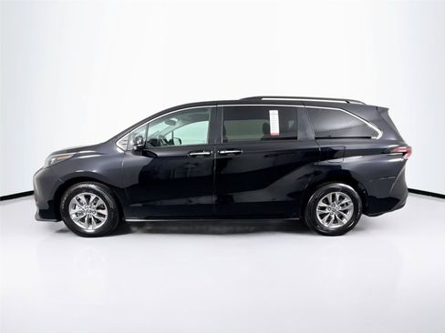 Certified 2024 Toyota Sienna XLE FWD image 13