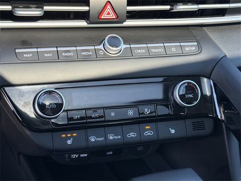 Certified 2025 Hyundai Elantra SEL image 30