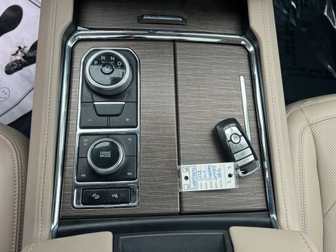 Used 2023 Ford Expedition Limited image 33