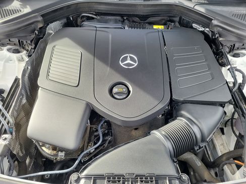 Used 2024 Mercedes-Benz GLC 300 4MATIC image 25