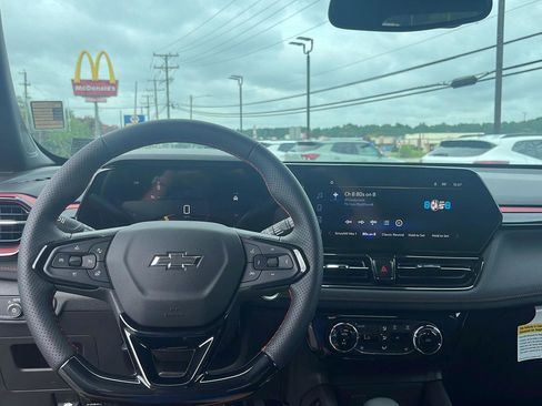 New 2025 Chevrolet TrailBlazer RS w/ Convenience Package image 3