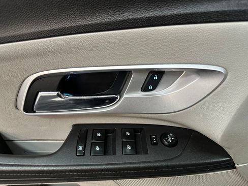 Used 2017 Chevrolet Equinox Premier w/ Enhanced Convenience Package AWD/4WD image 18