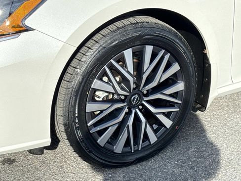 Used 2023 Nissan Altima 2.5 SV w/ SV Premium Package image 7