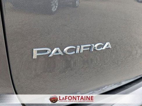 Certified 2023 Chrysler Pacifica Limited FWD image 10
