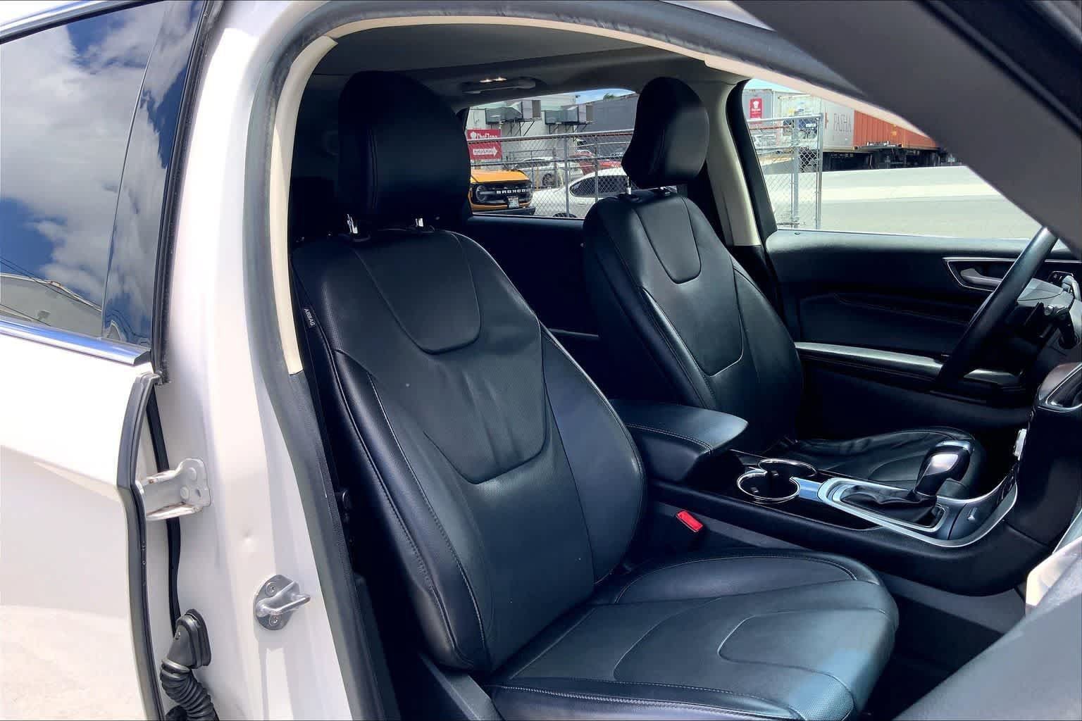 Used 2018 Ford Edge Titanium w/ Equipment Group 301A FWD image 13