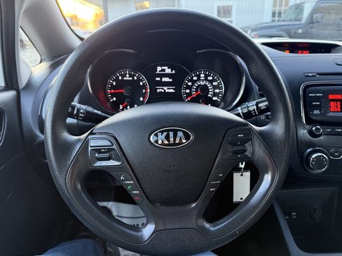 Used 2017 Kia Forte LX image 7