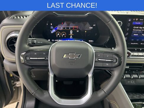 Used 2024 Chevrolet Colorado ZR2 w/ Technology Package AWD/4WD image 11