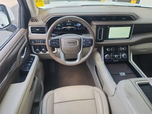 Certified 2022 GMC Yukon Denali image 11