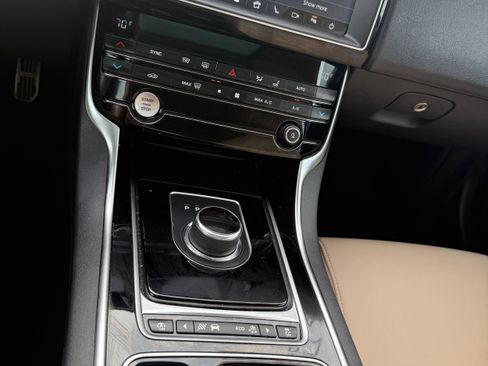 Used 2019 Jaguar XE Premium AWD/4WD image 9