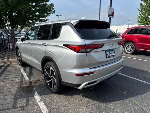 Used 2024 Mitsubishi Outlander SE AWD/4WD image 3
