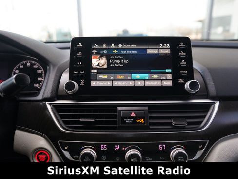 Used 2018 Honda Accord EX image 32