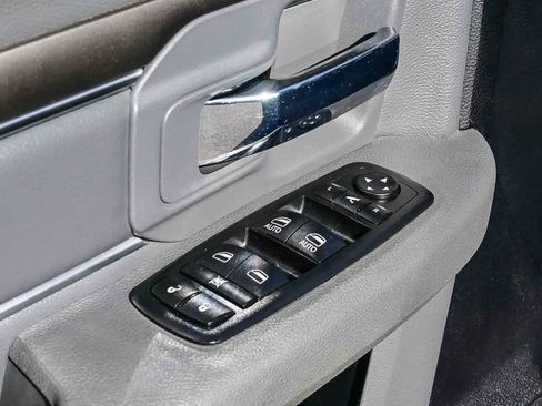 Used 2017 RAM 3500 SLT w/ Luxury Group image 28