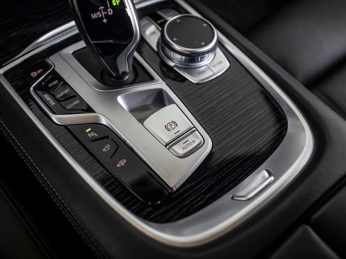 Used 2022 BMW 750i xDrive w/ M Sport Package image 36