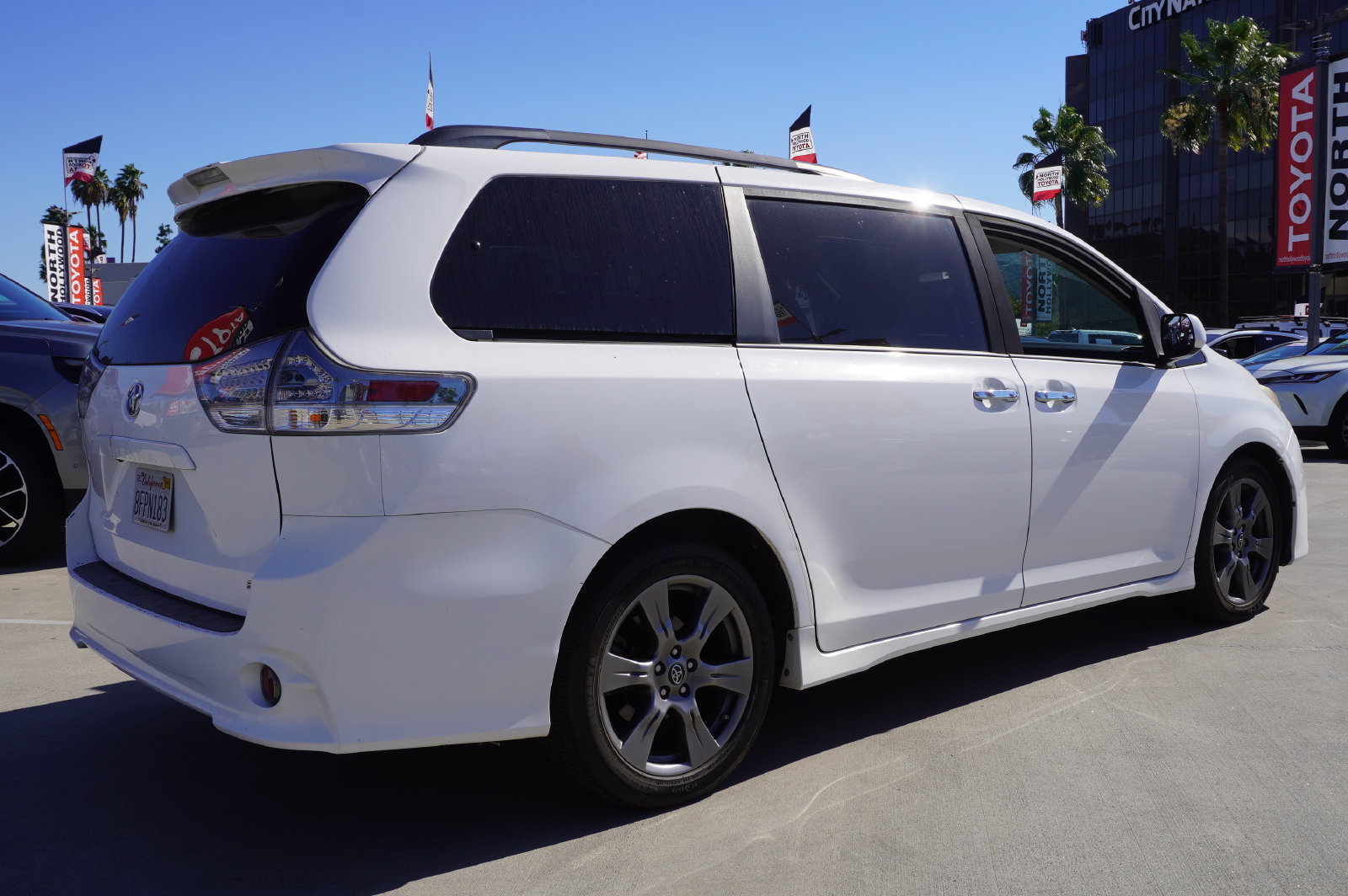 Certified 2019 Toyota Sienna SE FWD image 5